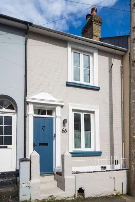 New! Captain's Cottage, Cowes - Spacious, Nautical-themed 1-bed Cowes (Isle of Wight)