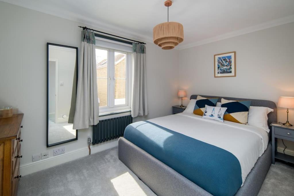 New! Captain's Cottage, Cowes - Spacious, Nautical-themed 1-bed * Cowes (Isle of Wight)