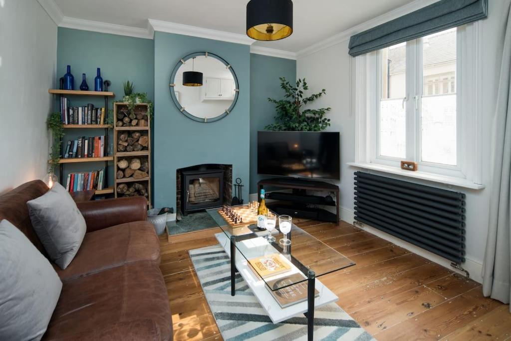 New! Captain's Cottage, Cowes - Spacious, Nautical-themed 1-bed